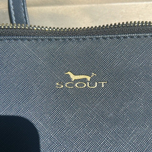 Scout 2 toned blue crossbody purse. Detachable strap/ adjustable strap. Zip top - Picture 5 of 8